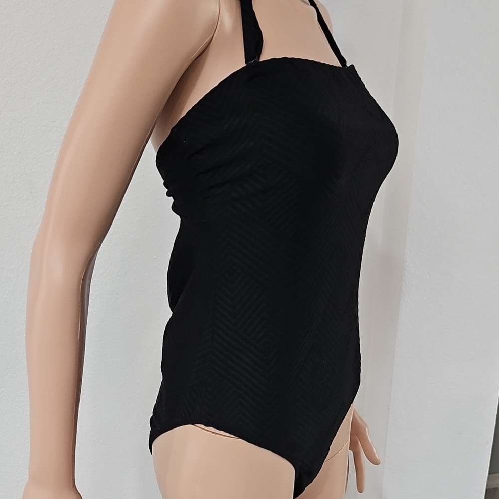 Chic Black Halter Neck One-Piece Swimsuit
